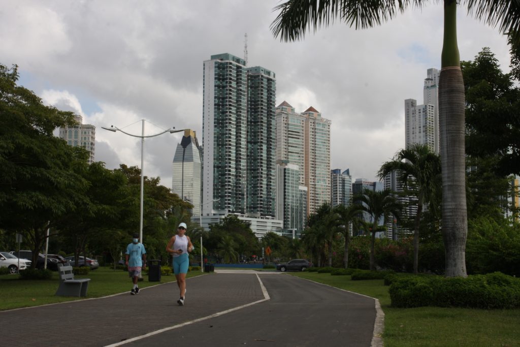 Cinta Costera v Panama City. 