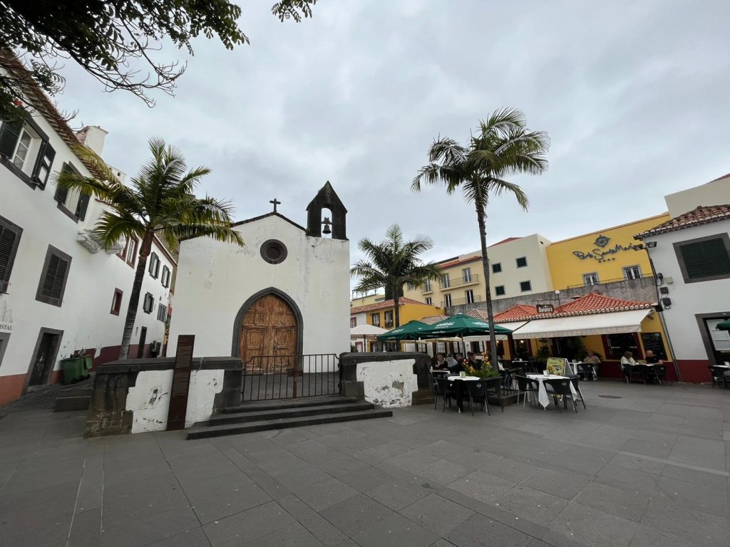 Funchal je posiaty množstvom kostolov.