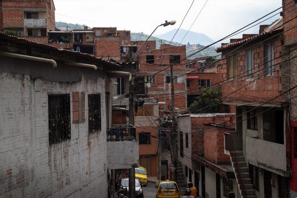 Communa 13 je jeden zo slumov v Medellíne. 