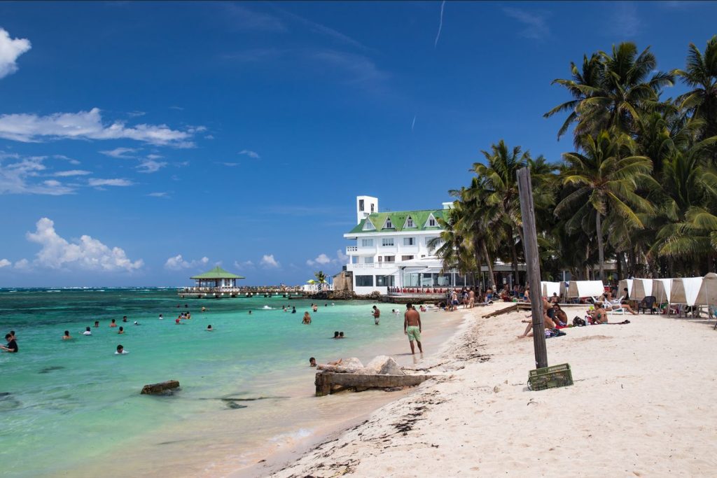San Andrés beach je hlavnou plážou na ostrove.