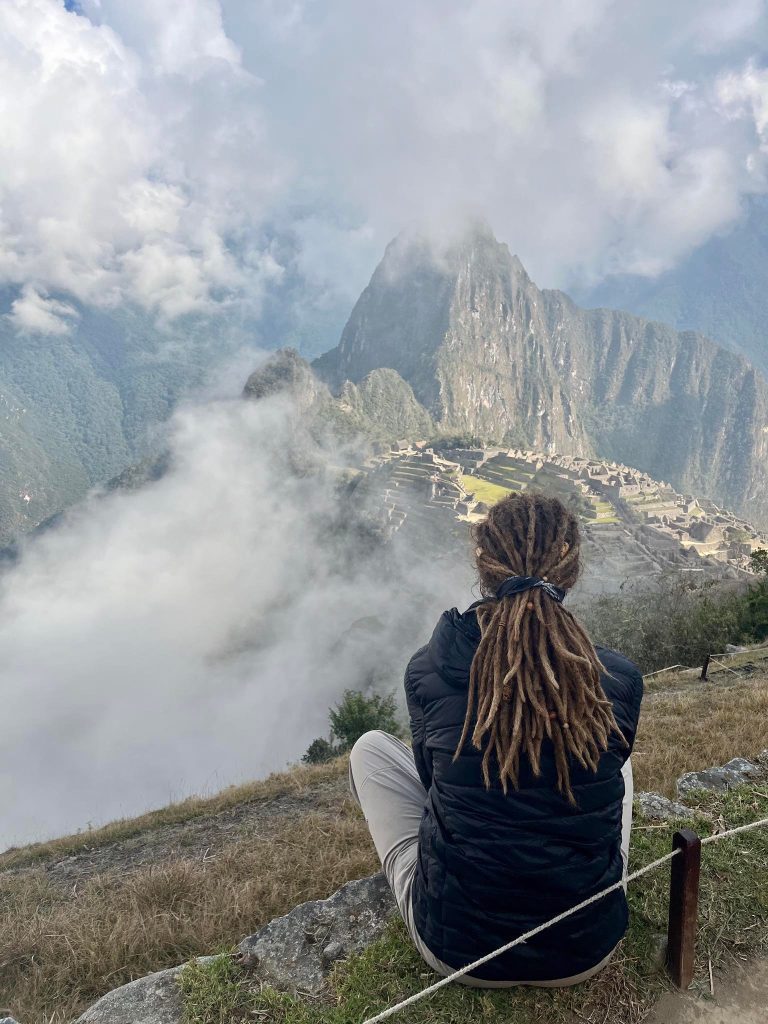 Pohľad zhora na Machu Picchu, Peru.