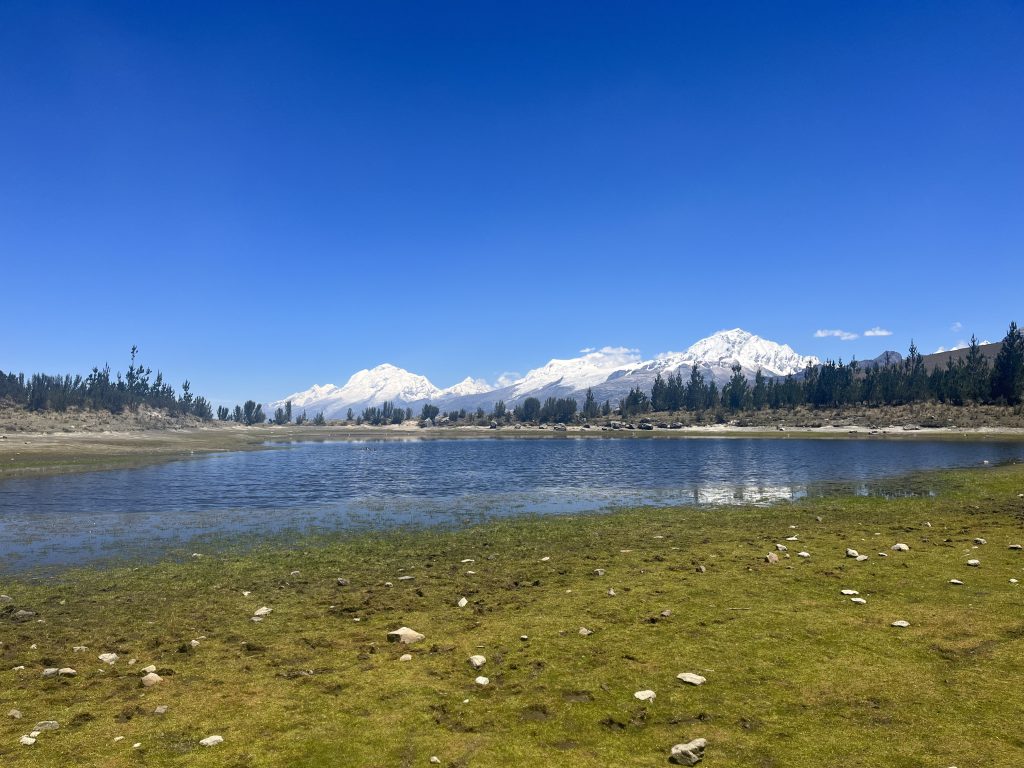 Laguna Radian je málo navštevovaná lagúna neďaleko Huarazu v Peru. 