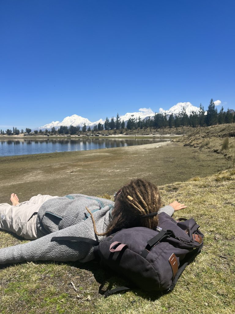 Laguna Radian je prvá zastávka na Four Lagunas trek.