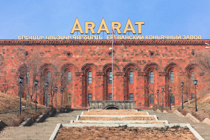 Ochutnávka koňaku Ararat v Jerevane, hlavnom meste Arménska. 