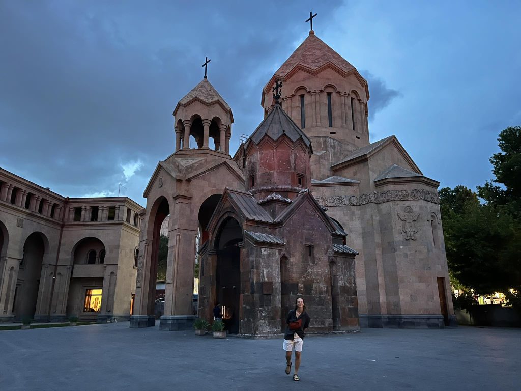 Kostol Katoghike, jedna z najkrajších zastávok pri objavovaní Jerevanu.