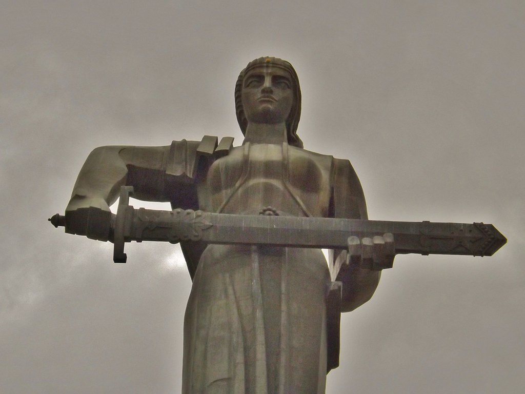 Socha Mother Armenia v Jerevane.