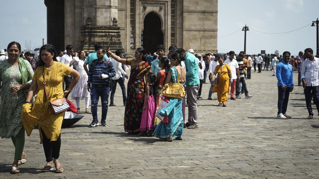 Gateway to India v Bombaji. 