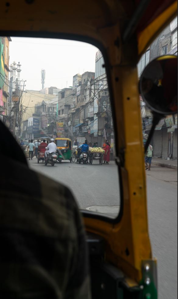 Tuk-tuk je bežný spôsob prepravy v Indii aj New Delhi.