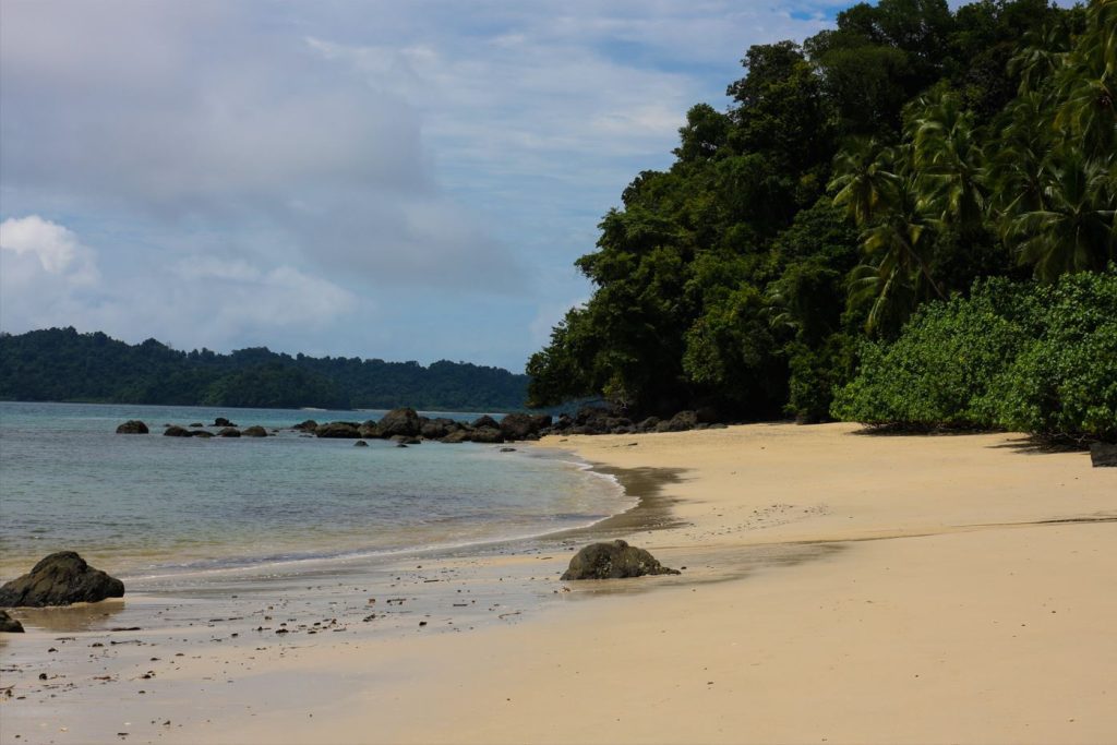 Pláž ostrove Coiba v Paname, 24 kilometrov od najbližšej pevniny. 