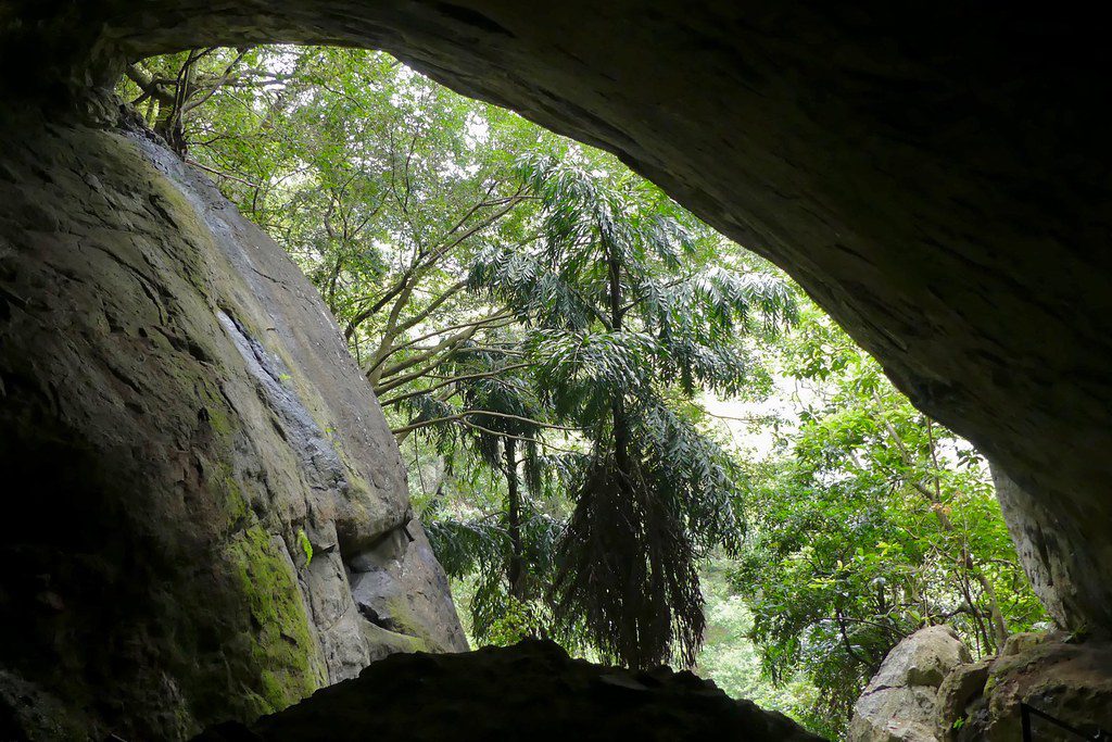 Jaskyňa Ravana cave neďaleko Elly.
