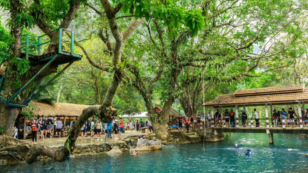 Čo robiť vo Vang Vieng v Laose? Vybrať sa na lagúnu Blue lagoon 1.