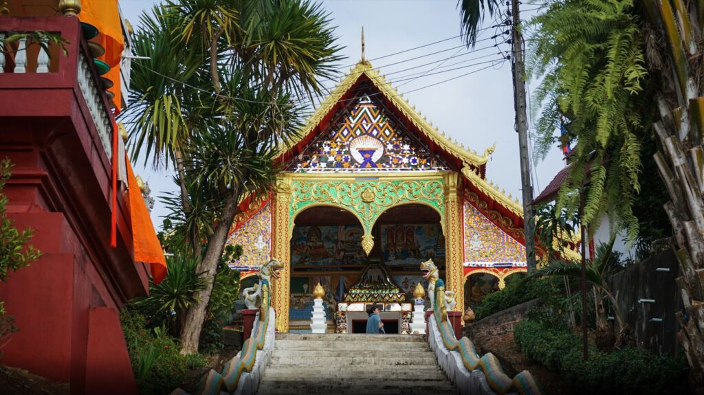 Jeden z prvých chrámov, čo sme videli v Laose.