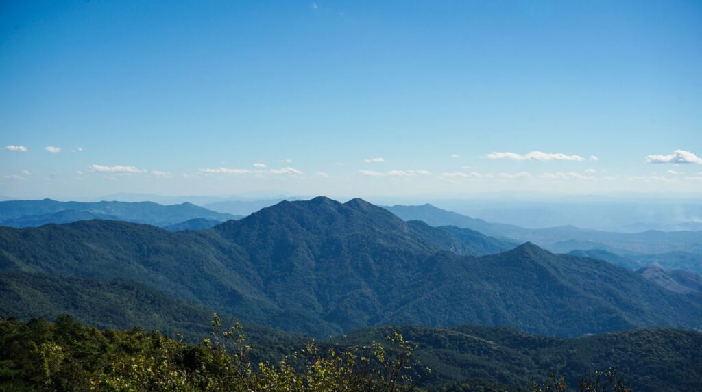 Výhľady na Národky park Doi Inthanon z pagody na vrchole.