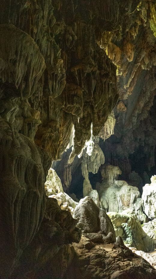 Výzdoba jaskyne Phu Kham Cave, Vang Vieng, Laos.
