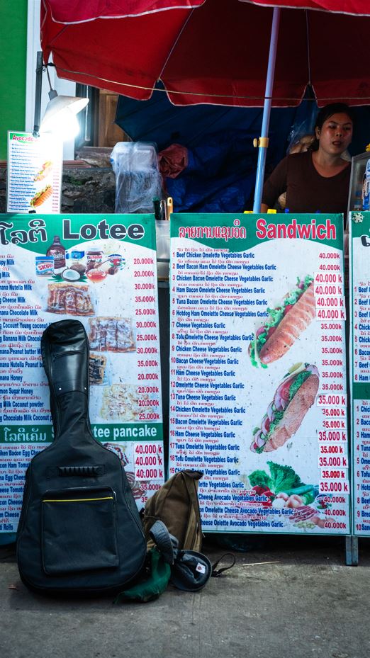 Najčastejšie jedlo na trhoch v Laose? Sendvič.