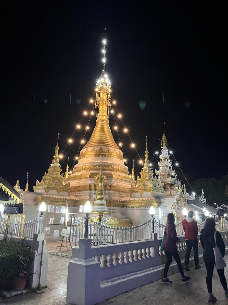 Pagoda v meste Mae Hong Son.