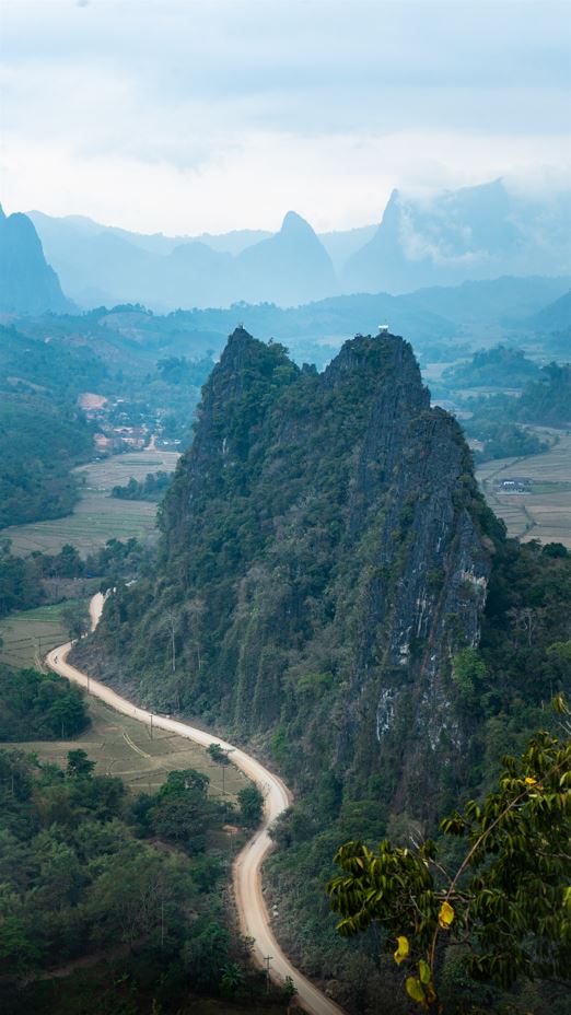 Čo robiť vo Vang Vieng? Vydriapať sa na Nam Xay pre takého výhľady.