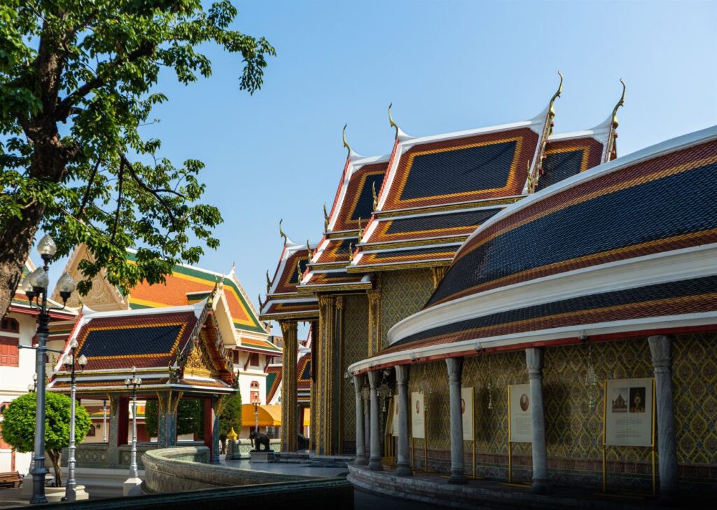 Thajské budhistické chrámy sú fakt niečo extra a veľa ich môžete vidieť aj v Bangkoku.