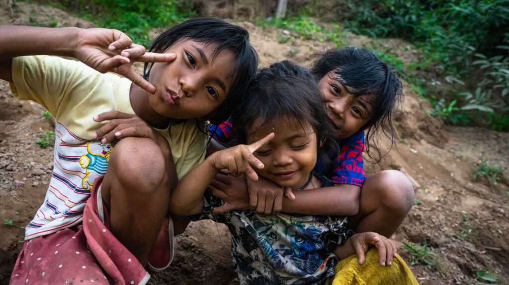 Miestne deti na ostrove Don Det v južnom Laose.