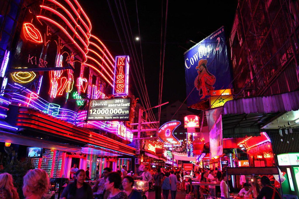 Hriešna ulica Bangkoku - Soi Cowboy.