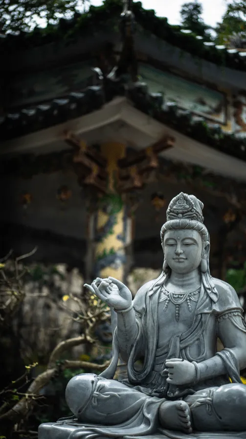 3 TOPky mesta Da Nang, Vietnam 10 Mramorové hory v Da Nangu-u sú zasvätené mahajánovému budhizmu.