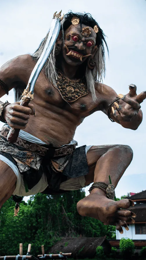 Nyepi day a Ogoh-ogoh na Bali: o čo ide? 1 Sochy ogoh-ogoh reprezentujú démonov a negatívne sily.