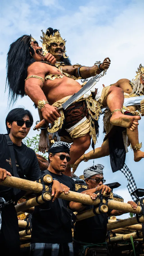 Nyepi day a Ogoh-ogoh na Bali: o čo ide? 9 Sprievod ogoh-ogoh pomaly začína v meste Tabanan.