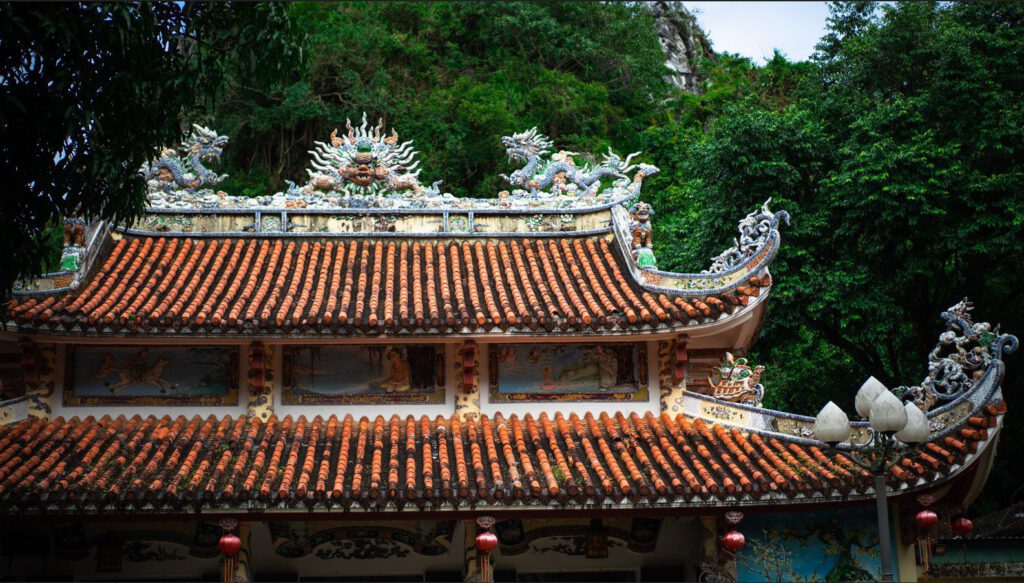 Dovolenka Vietnam: itinerár z juhu na sever 3 Nezameniteľná architektúra vo Vietname.