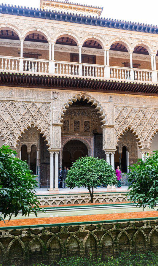 Čo vidieť v Seville – 19 vecí v najkrajšom meste Španielska 12 Real Alcázar patrí medzi najkrajšie miesta, čo vidieť v Seville.