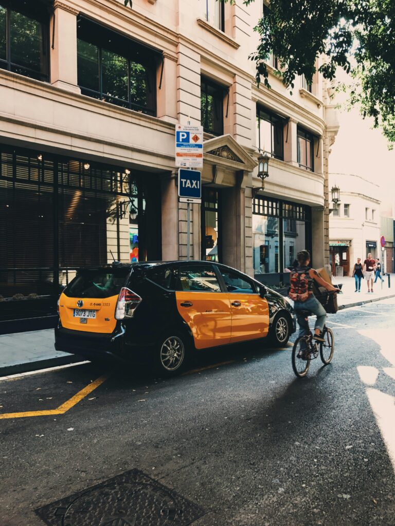 Ako sa dostať z letiska El Prat v Barcelone do centra? 6 Taxík z letiska El Prat do centra Barcelony.