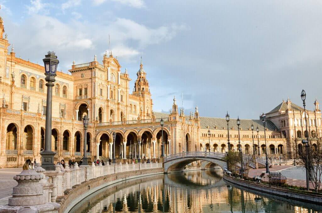Čo vidieť v Seville – 19 vecí v najkrajšom meste Španielska 16 Plaza de España leží na okraji centra v Seville.