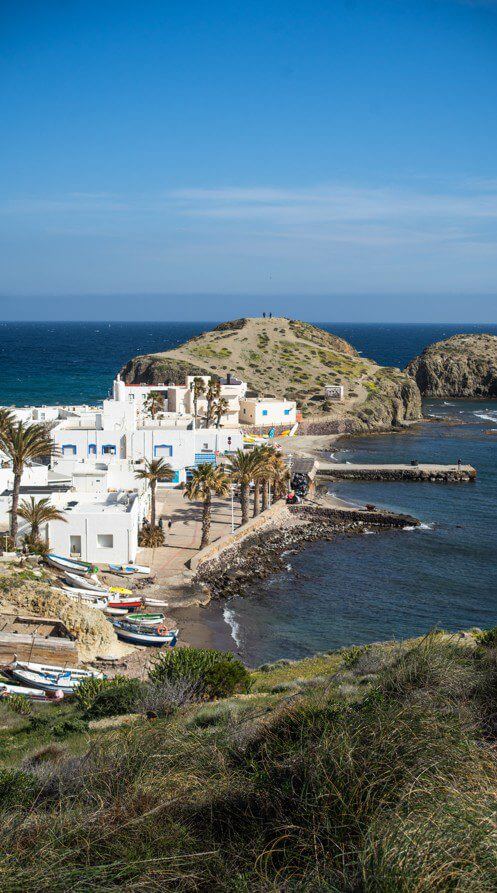 Príjemná dedinka La Isleta del Moro v srdci Cabo de Gata.