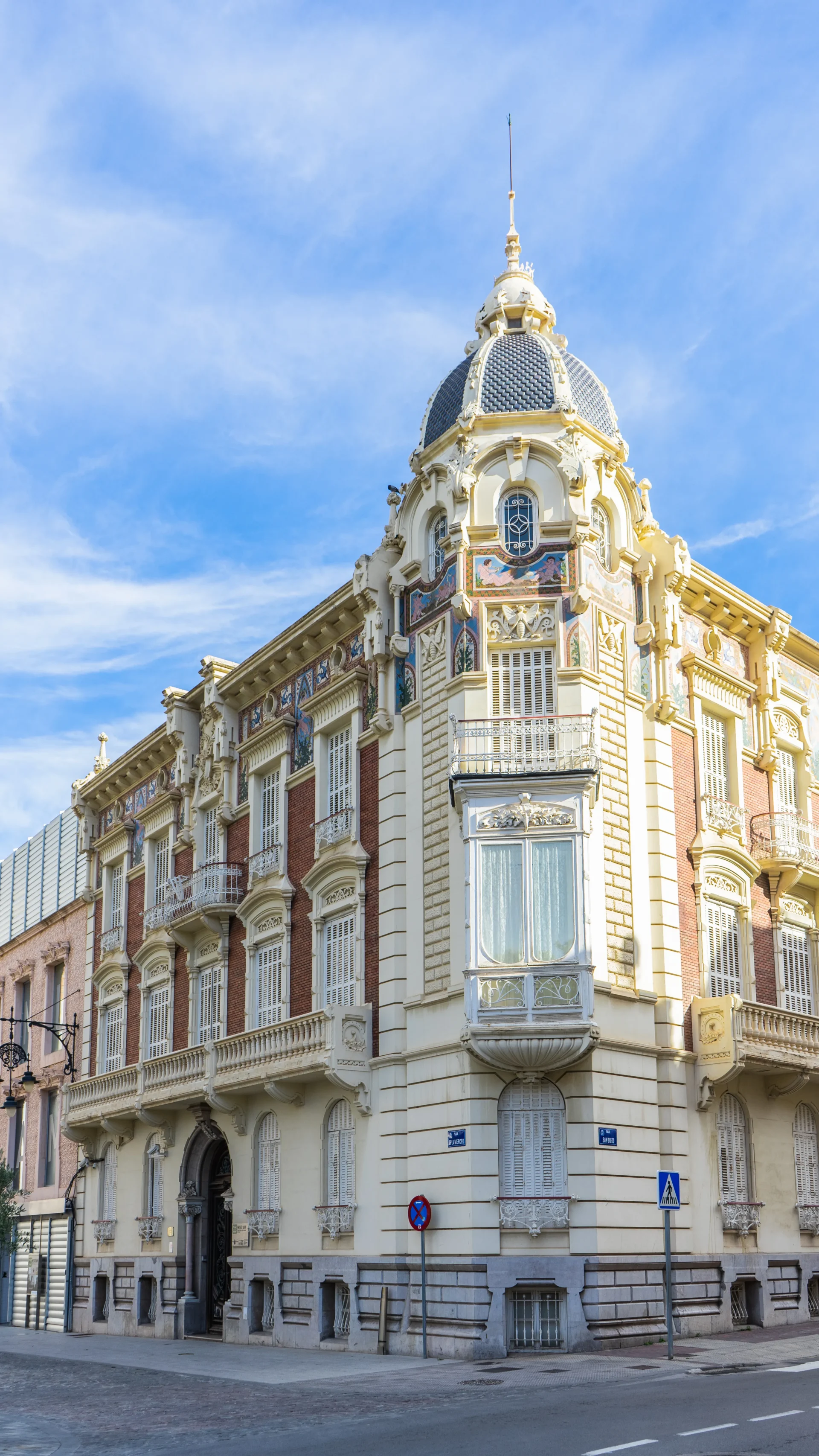 Cartagena, Španielsko: 19 vecí, čo vidieť 14 Modernistické Palacio de Aguirre.