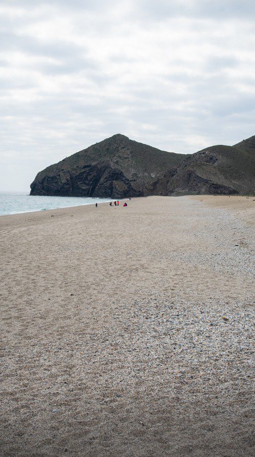 Šedá Playa de los Muertos v národnom parku Cabo de Gata.