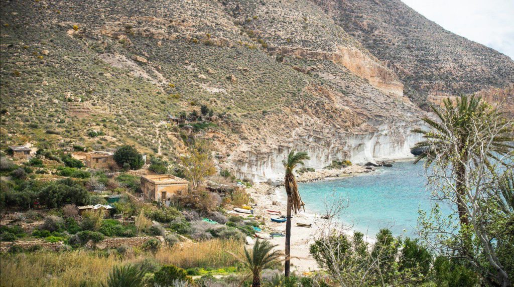 Hippie komunita sa pláži San Pedro v Cabo de Gata.