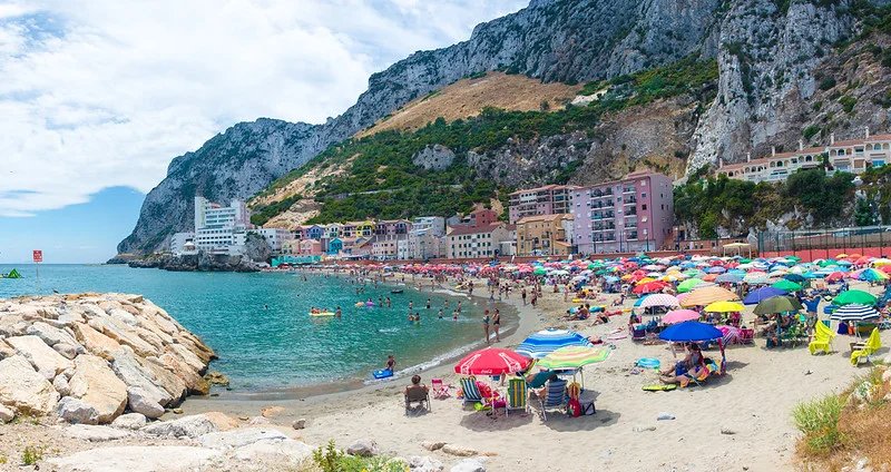 Gibraltár: 21 vecí, čo vidieť za jeden deň 29 Catalan bay v Gibraltári a plážová idylka.