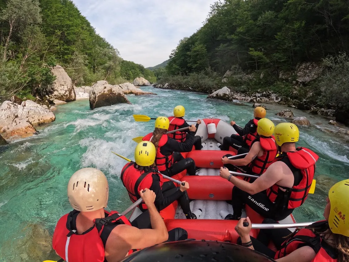 Bovec - 13 vecí, čo zažiť v doline Soče 2 Rafting na Soči ako TOP vec, čo zažiť v Bovci.